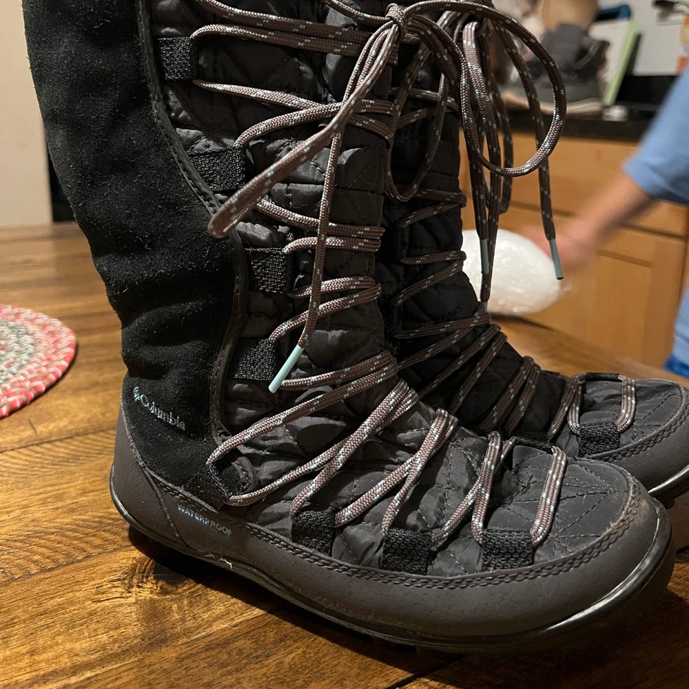Children’s winter boots size 2 Columbia
